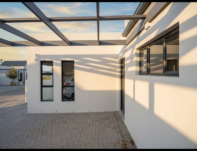 2 BEDROOM HOUSE FOR SALE IN LAGUNA